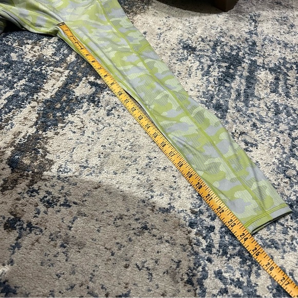 NWT Fabletics Grey Pin Dot Camo Motion365 High-Waisted 7/8 Leggings Size XS - Picture 11 of 11